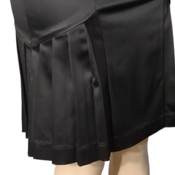 BEBE Gorgeous Black Satin Skirt Size 6,. - Picture 4 of 15